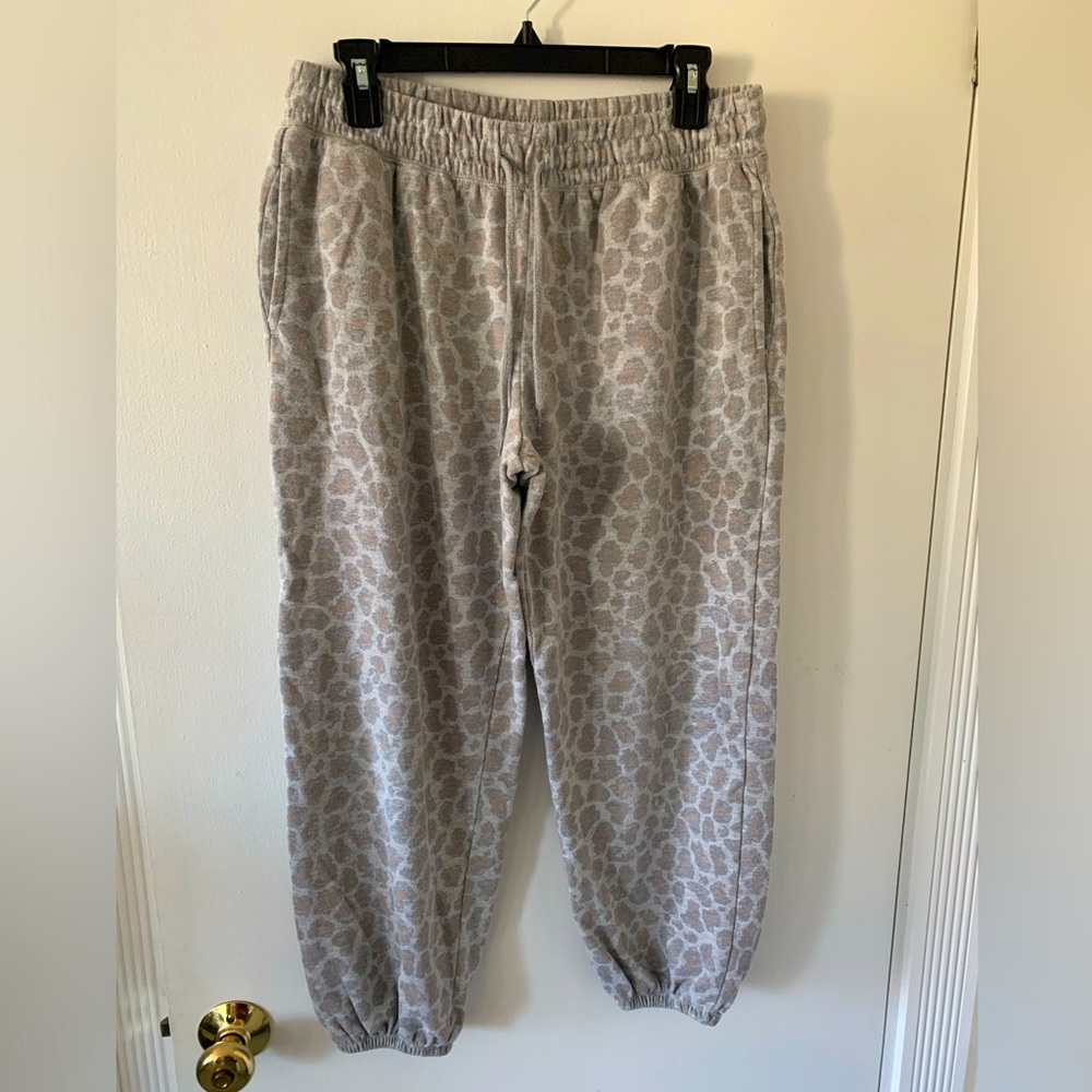 Colsie Gray Animal Print Jogger, Size M